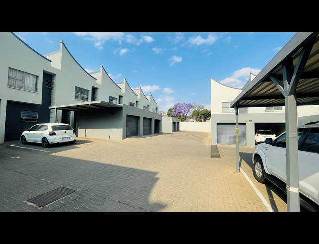 2 BEDROOM TOWNHOUSE FOR SALE IN HATFIELD